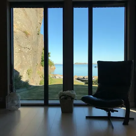 High End By The Ocean 만달